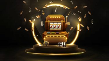 En spelautomat, spelbrickor och tärningar. Allt är färgat i guld.